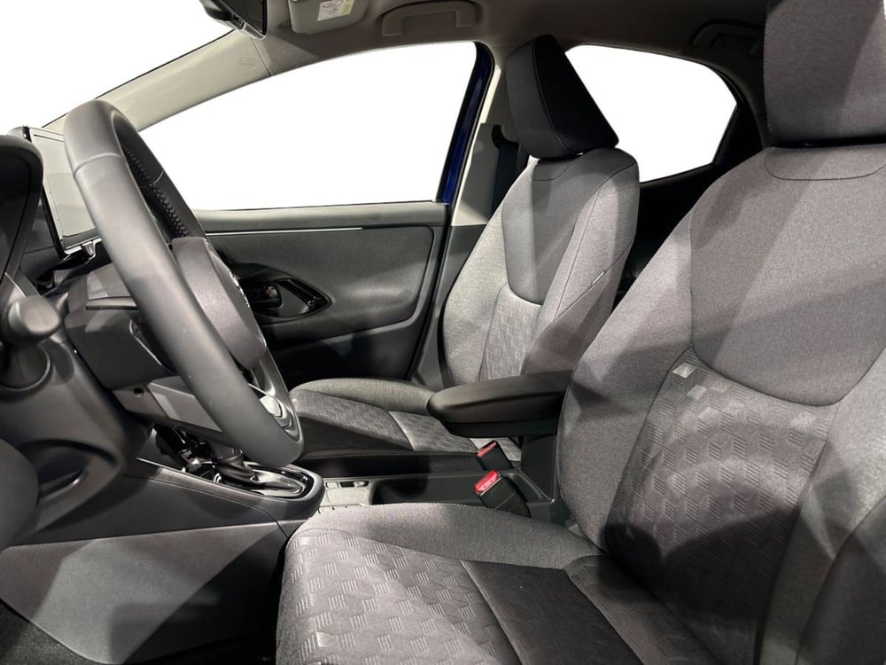 Toyota Yaris nuova a Lecco (13)
