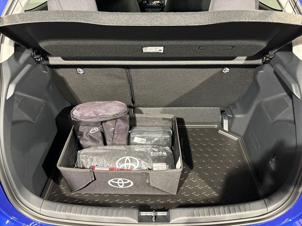Toyota Yaris nuova a Lecco (15)