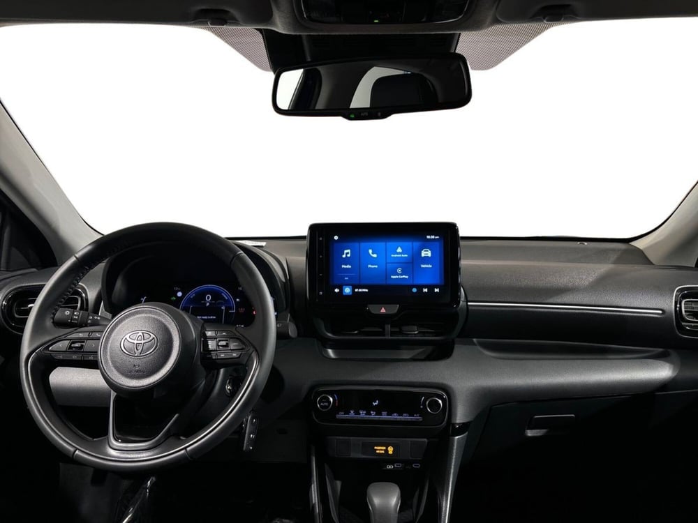 Toyota Yaris nuova a Lecco (8)