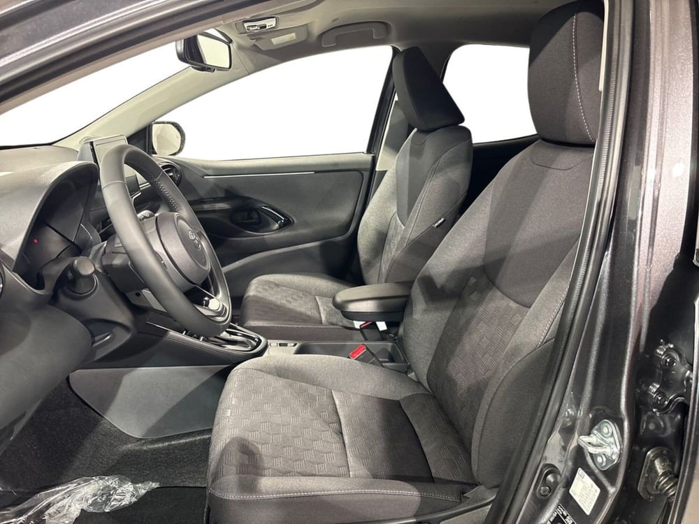 Toyota Yaris nuova a Lecco (10)