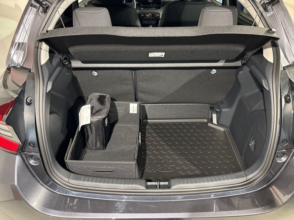 Toyota Yaris nuova a Lecco (12)