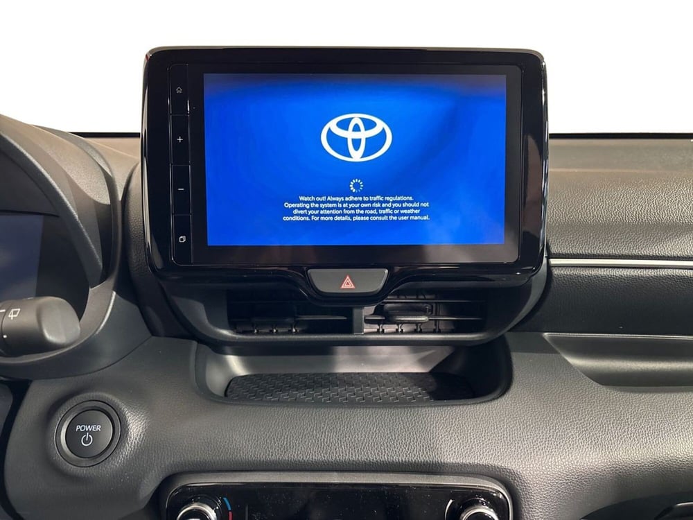 Toyota Yaris nuova a Lecco (13)