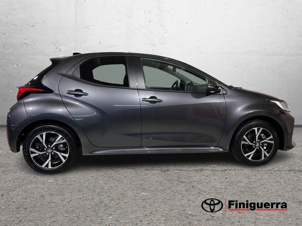 Toyota Yaris nuova a Lecco (5)
