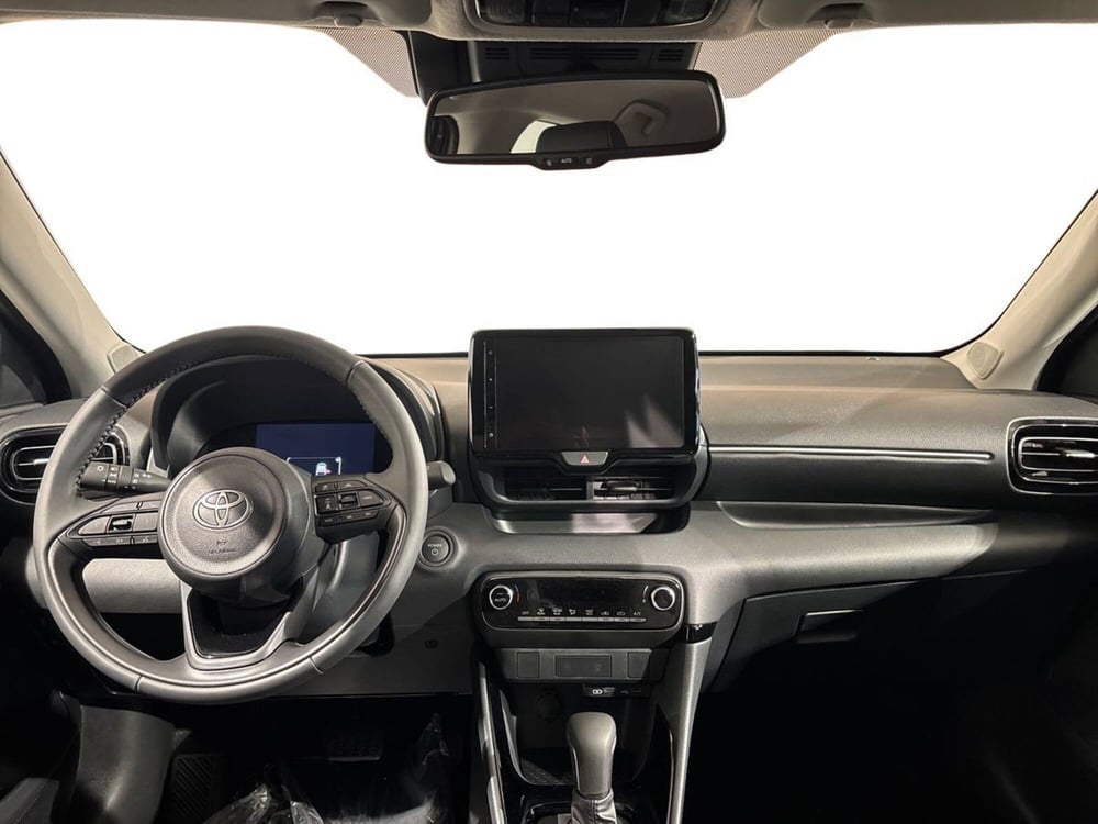 Toyota Yaris nuova a Lecco (8)