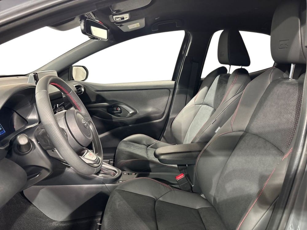 Toyota Yaris GR Sport nuova a Lecco (10)