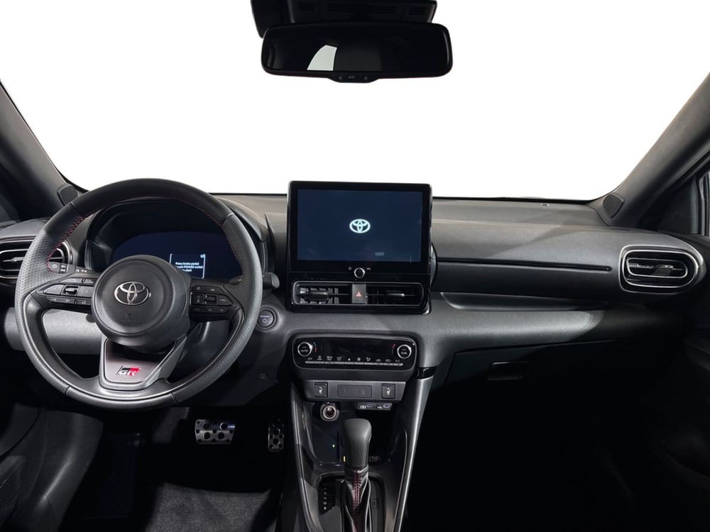 Toyota Yaris GR Sport nuova a Lecco (8)