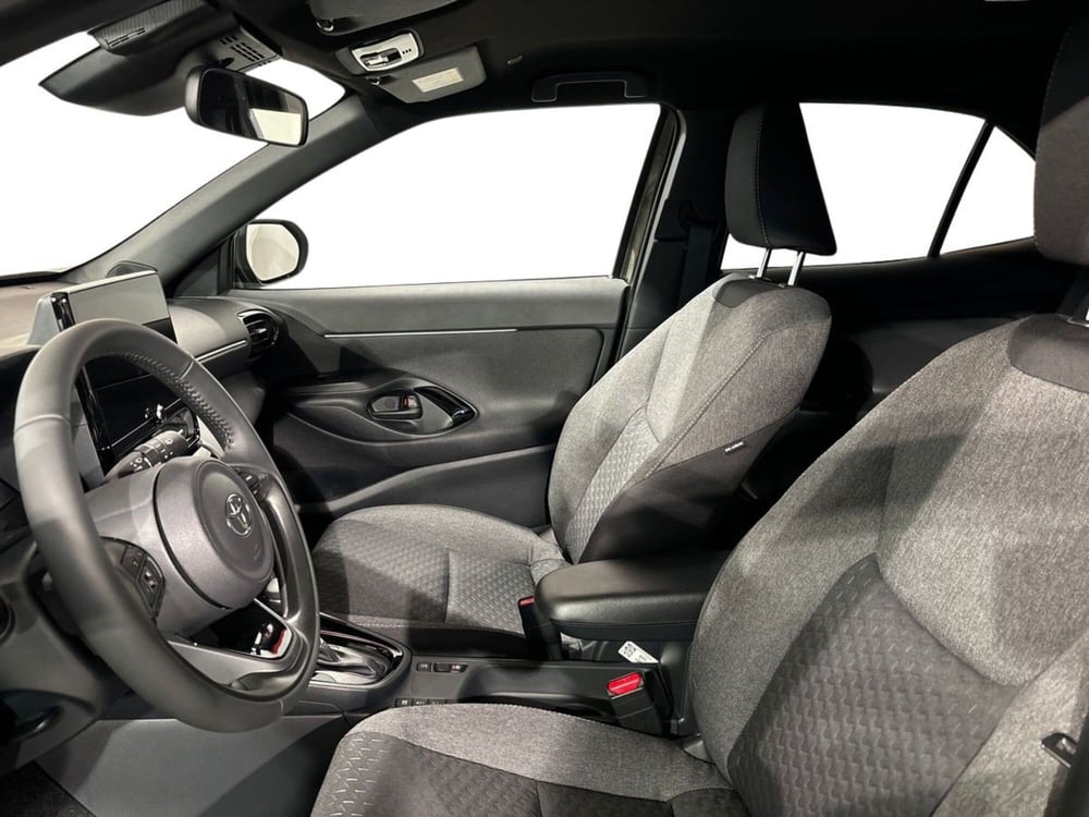 Toyota Yaris Cross nuova a Lecco (10)