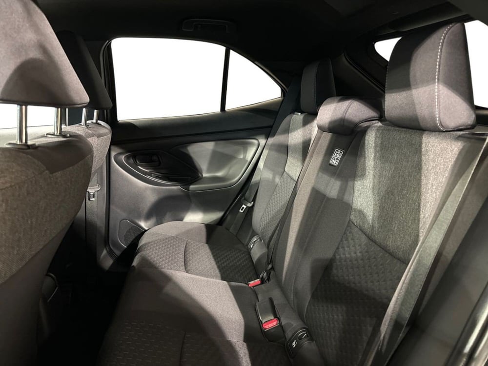 Toyota Yaris Cross nuova a Lecco (11)