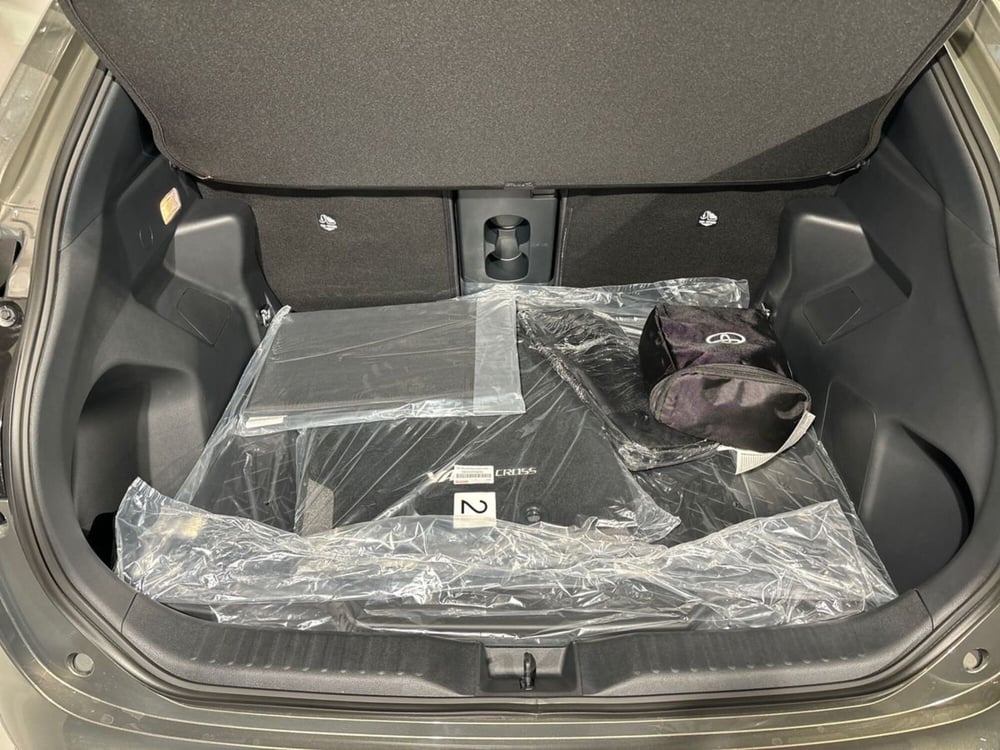 Toyota Yaris Cross nuova a Lecco (12)
