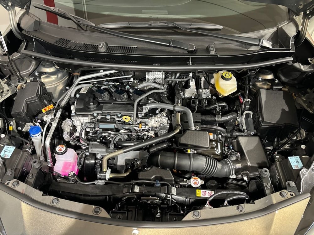 Toyota Yaris Cross nuova a Lecco (14)