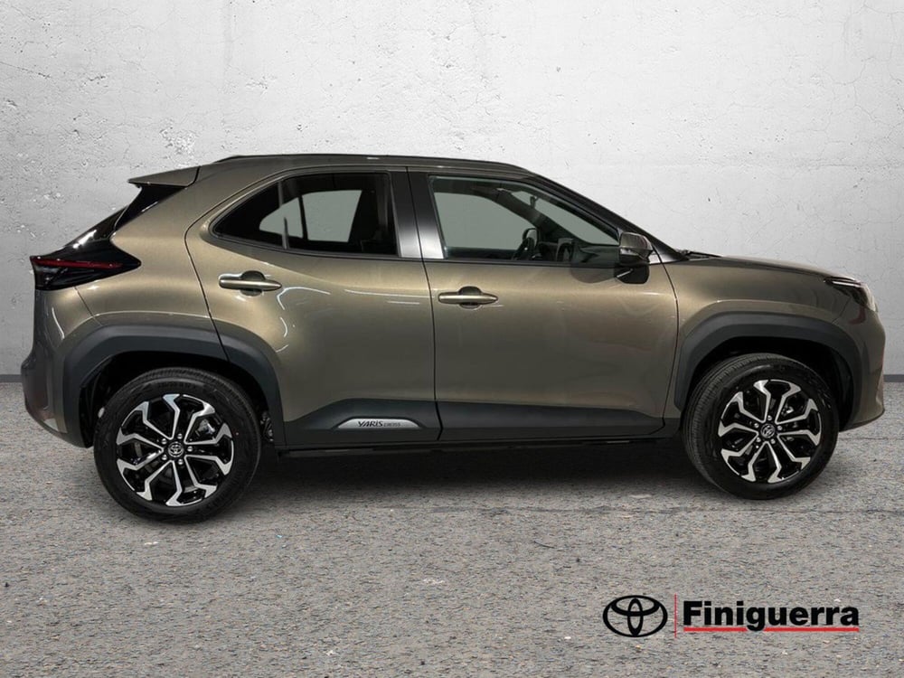 Toyota Yaris Cross nuova a Lecco (5)