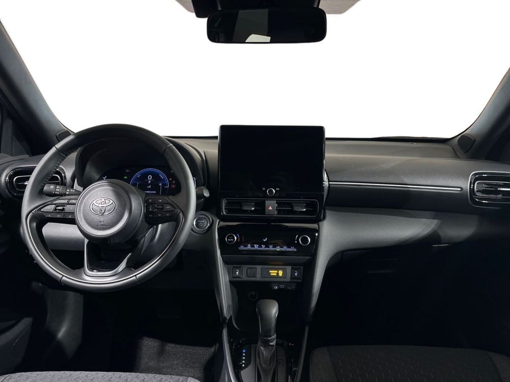 Toyota Yaris Cross nuova a Lecco (8)