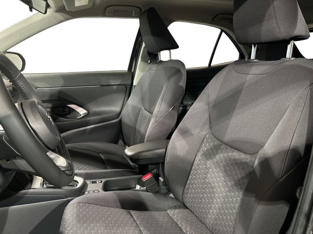 Toyota Yaris Cross nuova a Lecco (10)
