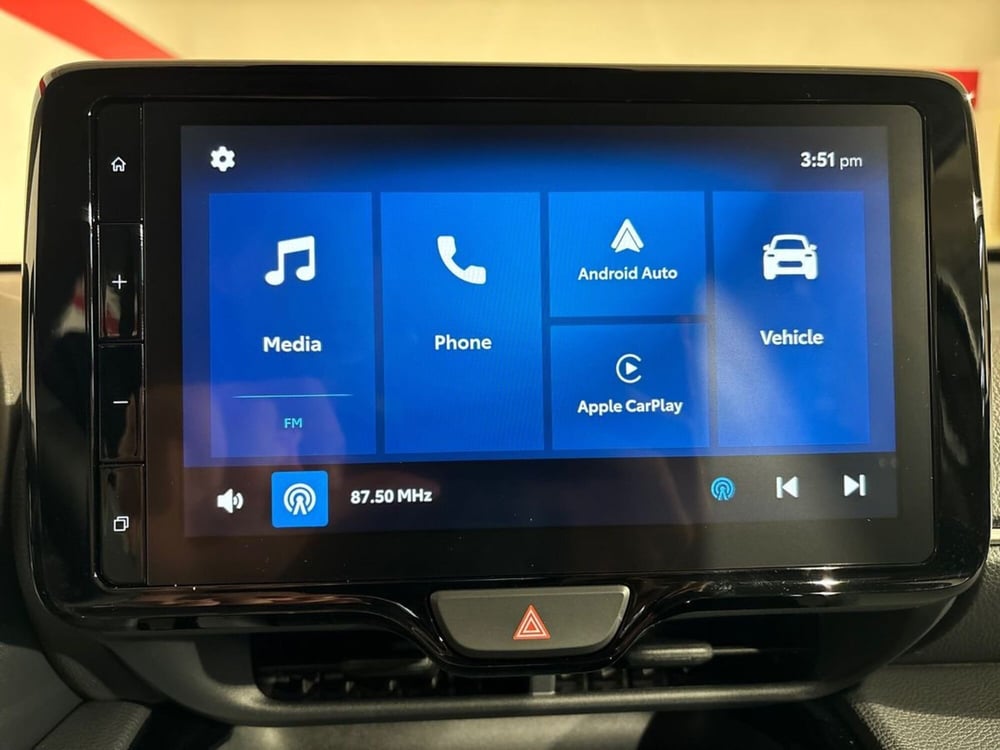 Toyota Yaris Cross nuova a Lecco (13)