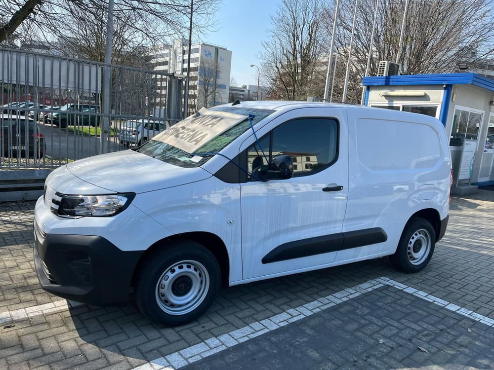Peugeot Partner Furgone nuova a Milano (4)