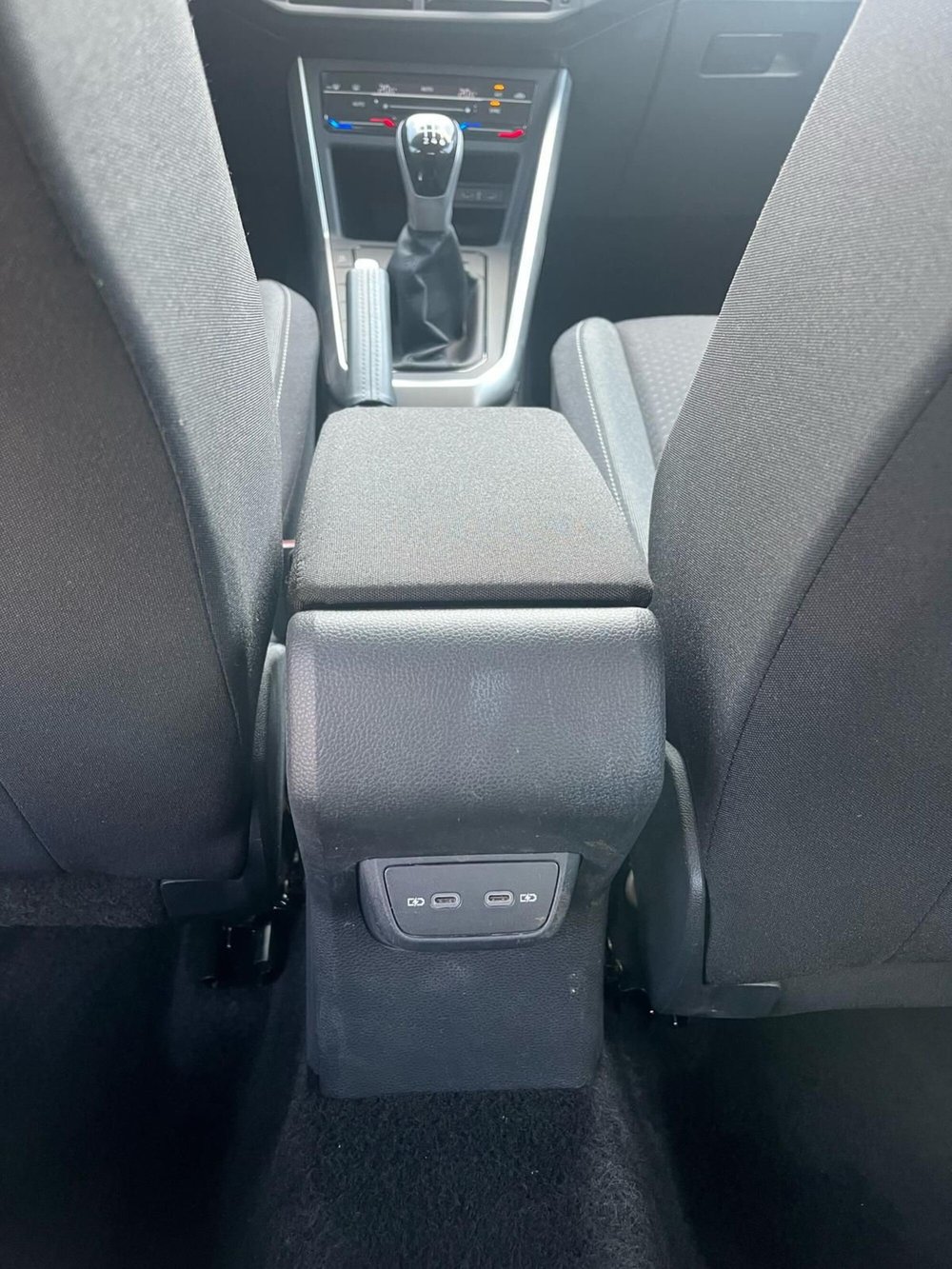 Volkswagen Taigo usata a Milano (18)