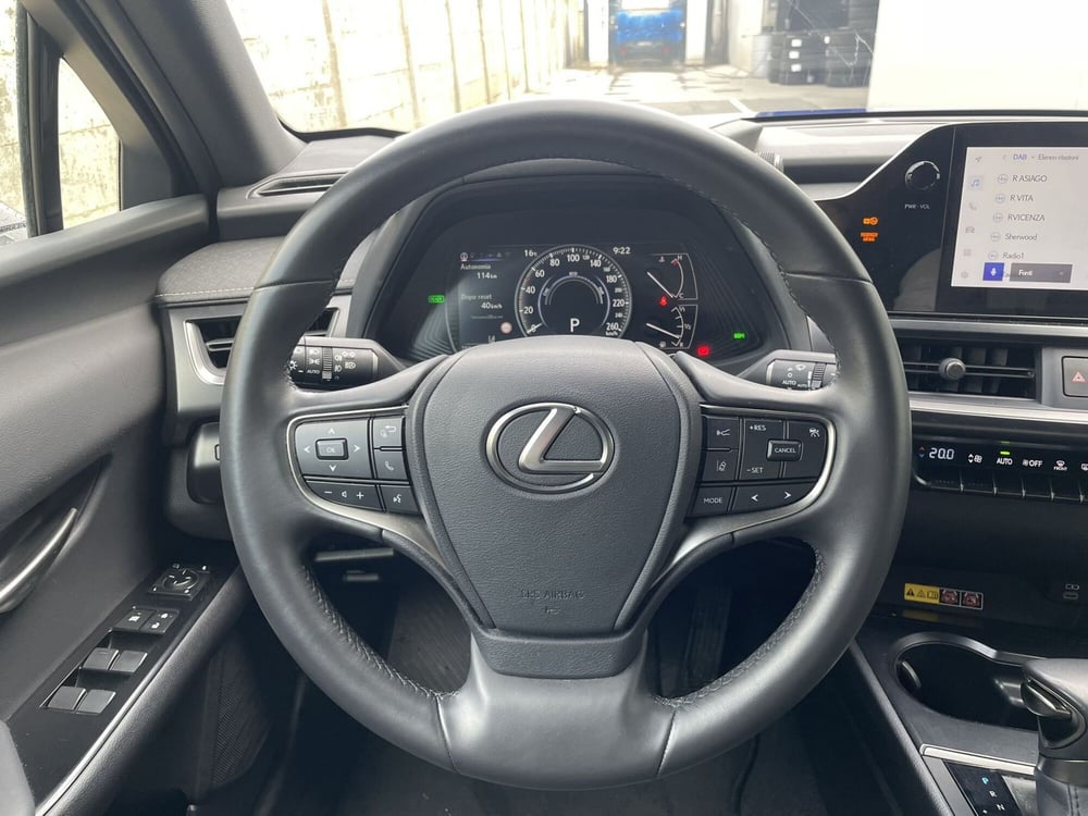 Lexus UX usata a Treviso (13)