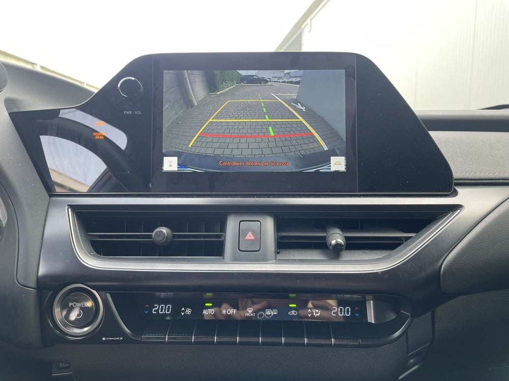 Lexus UX usata a Treviso (14)