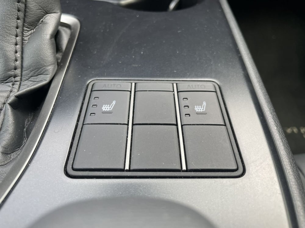 Lexus UX usata a Treviso (15)