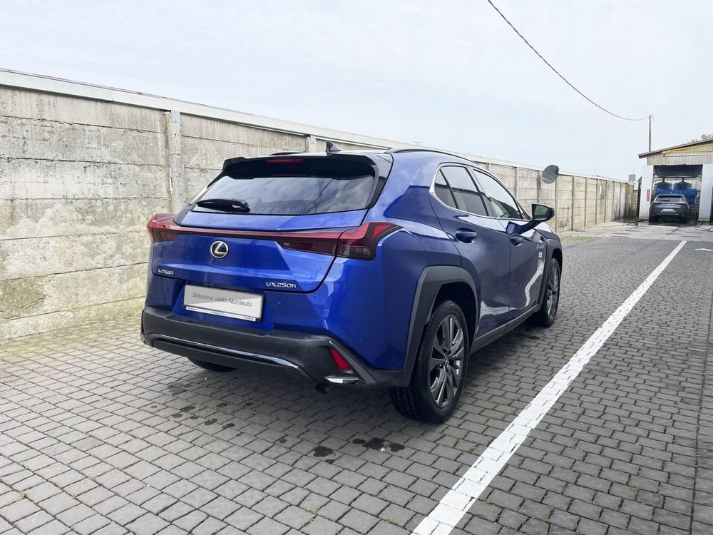 Lexus UX usata a Treviso (7)