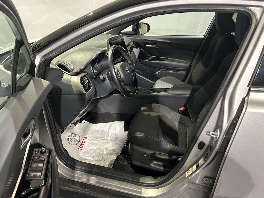 Toyota Toyota C-HR usata a Milano (11)