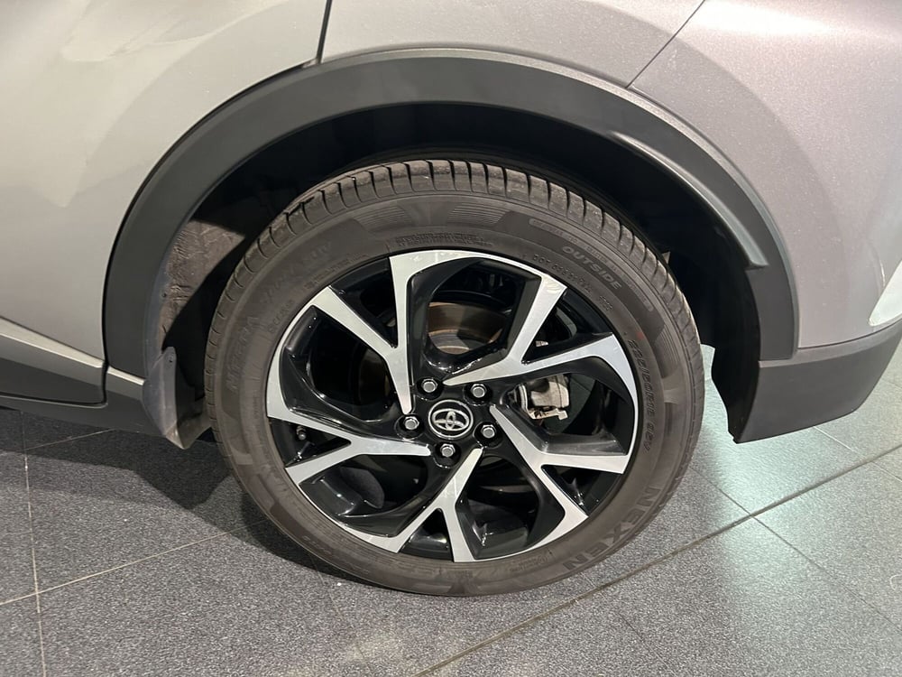 Toyota Toyota C-HR usata a Milano (13)