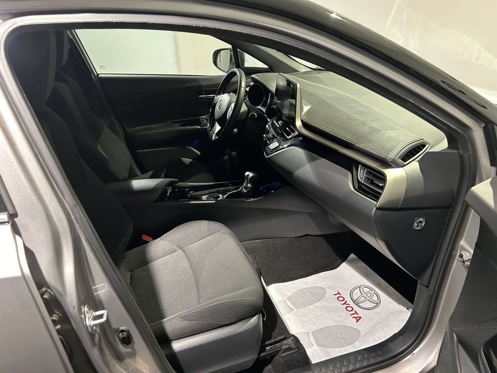 Toyota Toyota C-HR usata a Milano (6)