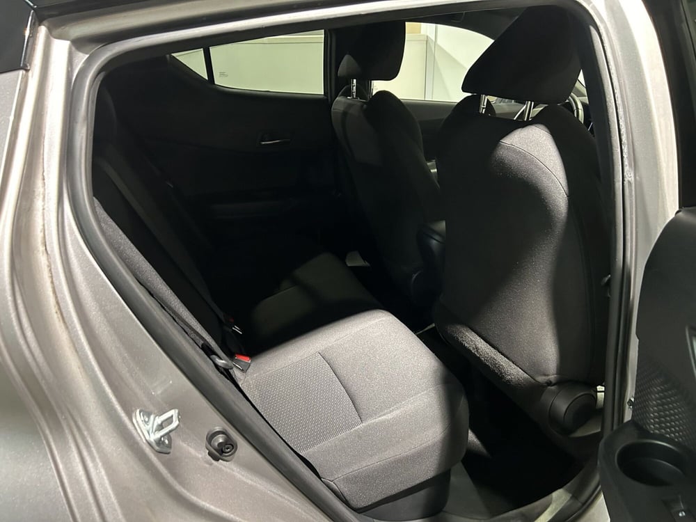 Toyota Toyota C-HR usata a Milano (7)
