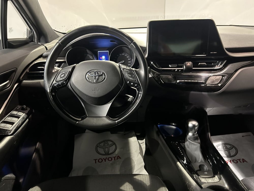 Toyota Toyota C-HR usata a Milano (8)