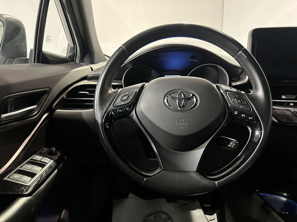 Toyota Toyota C-HR usata a Milano (9)