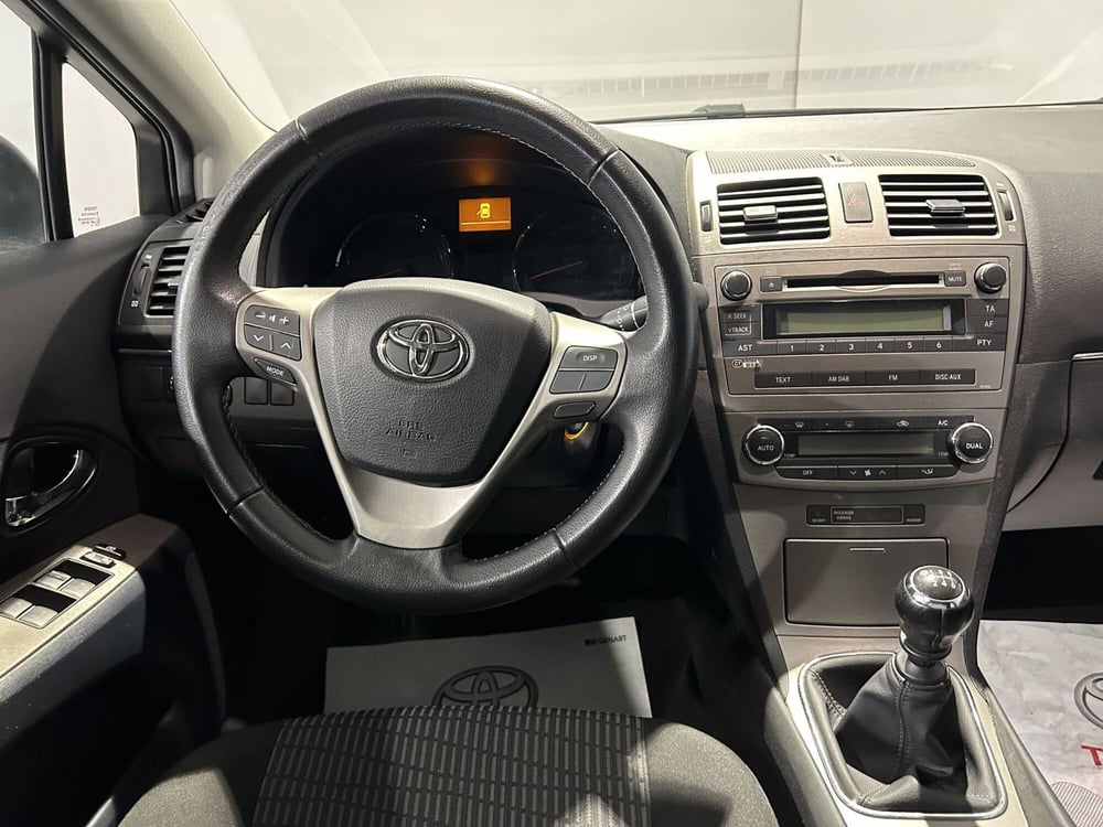 Toyota Avensis usata a Milano (10)