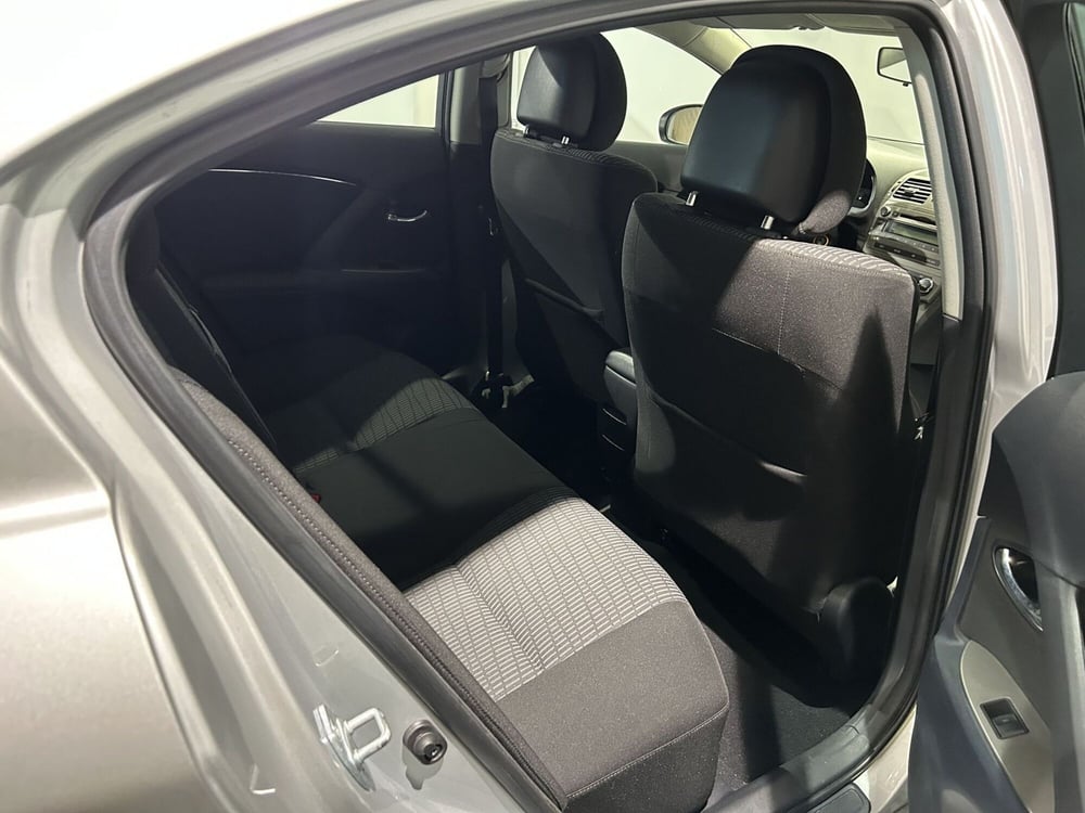 Toyota Avensis usata a Milano (12)