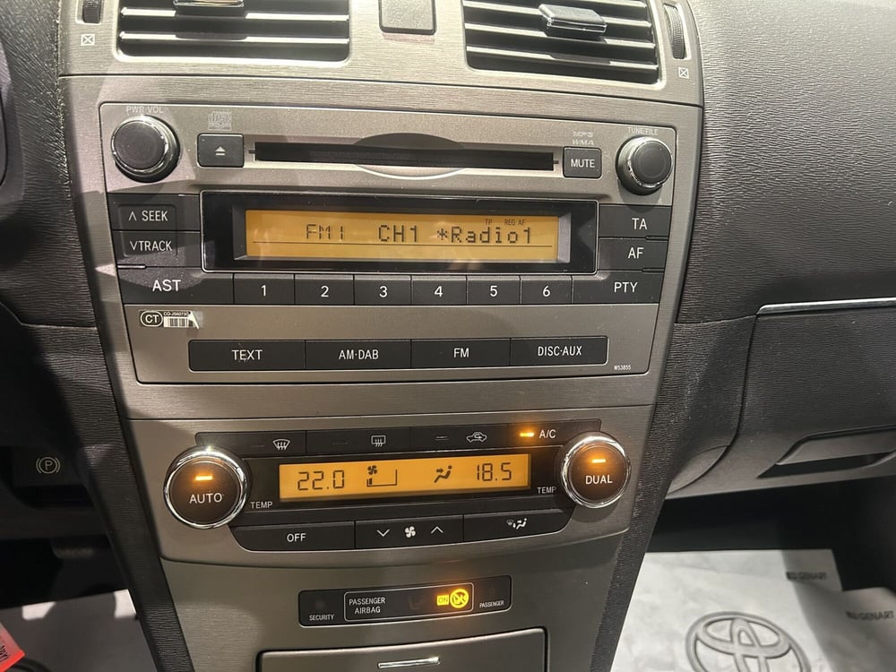 Toyota Avensis usata a Milano (14)