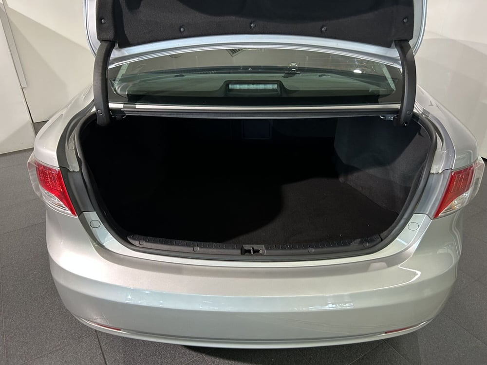 Toyota Avensis usata a Milano (6)