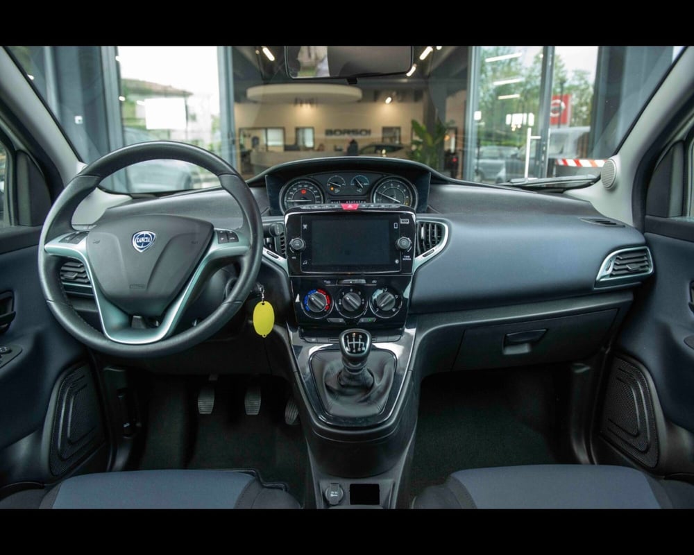 Lancia Ypsilon usata a Treviso (10)