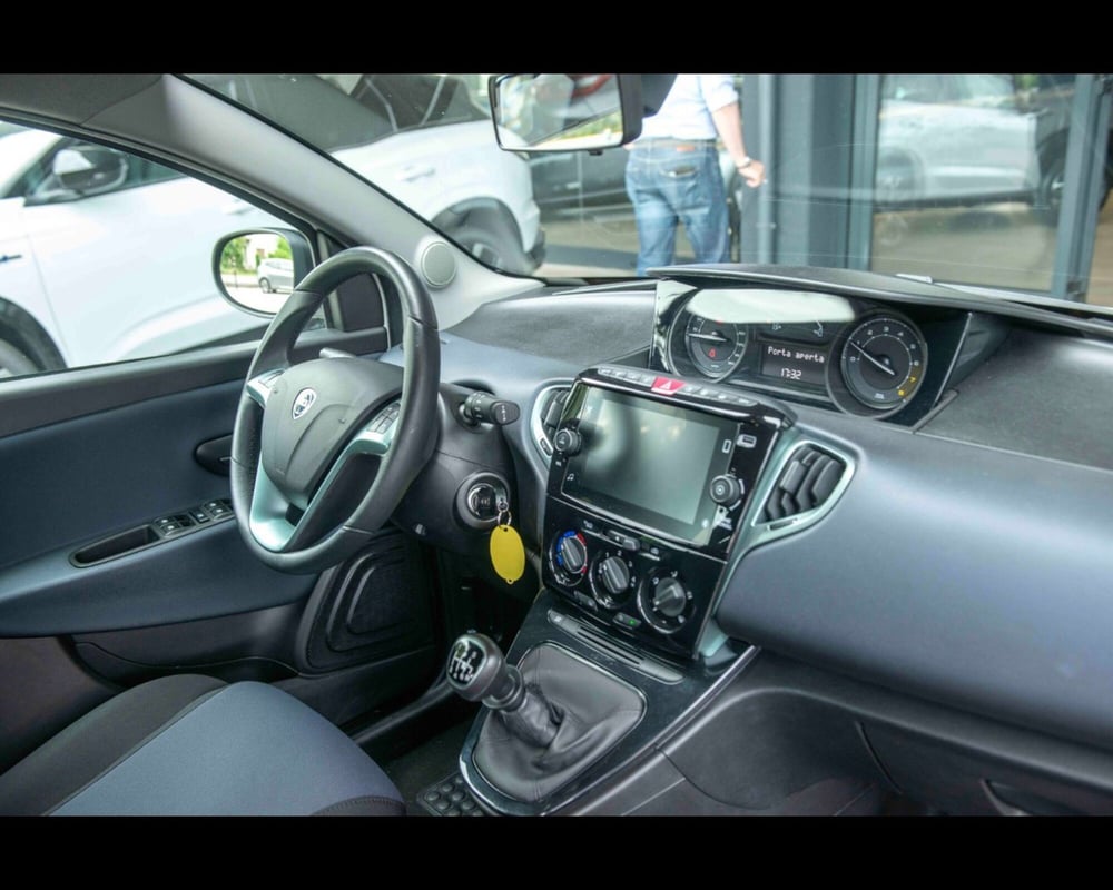 Lancia Ypsilon usata a Treviso (13)