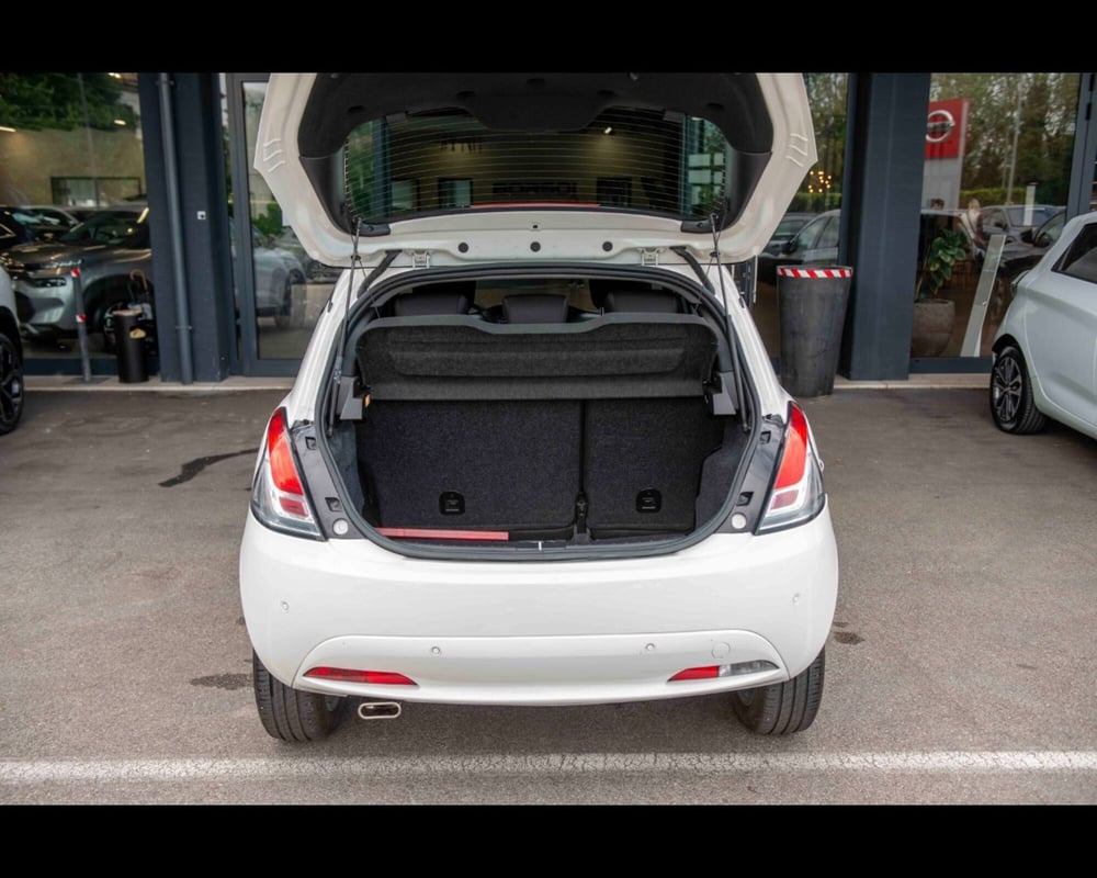 Lancia Ypsilon usata a Treviso (17)