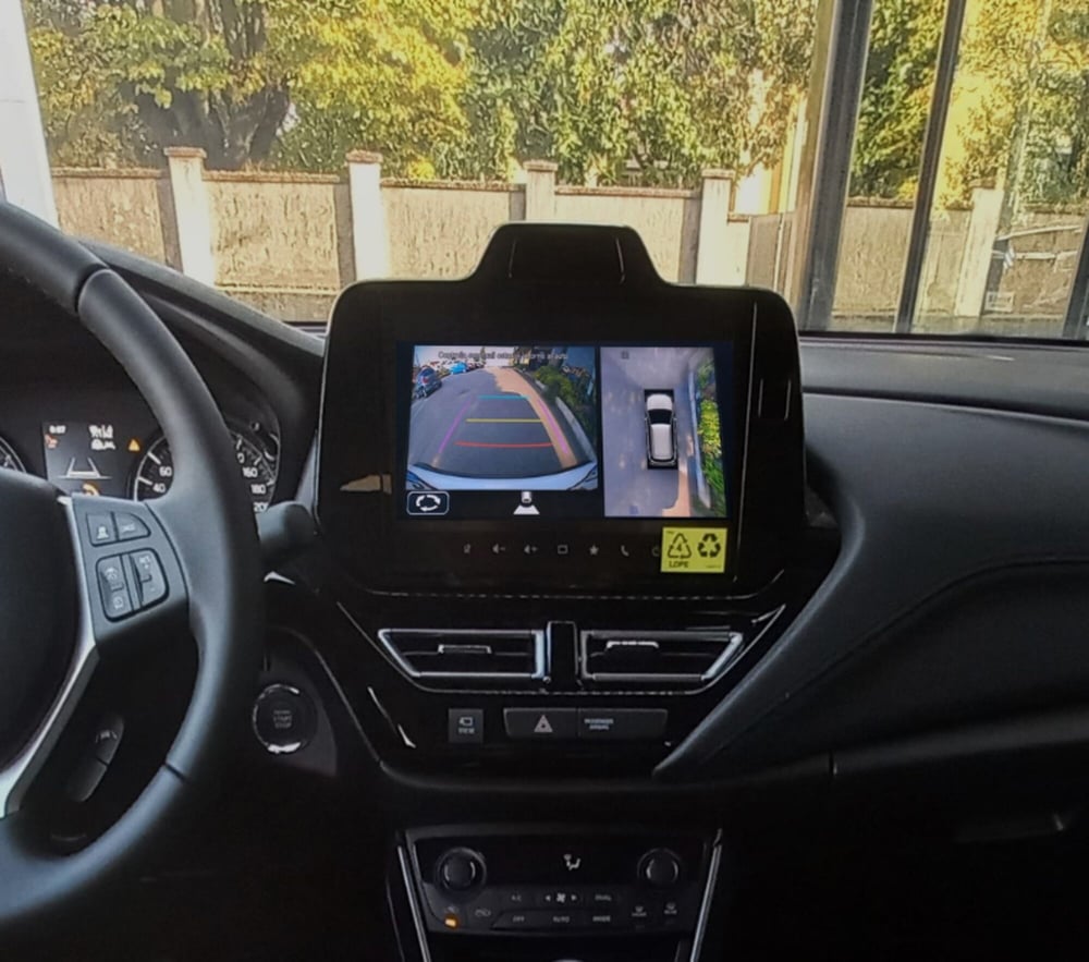 Suzuki S-Cross nuova a Milano (9)