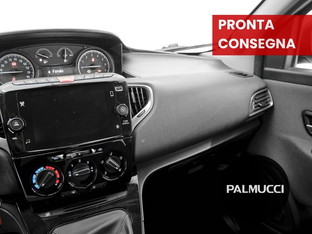 Lancia Ypsilon usata a Prato (11)