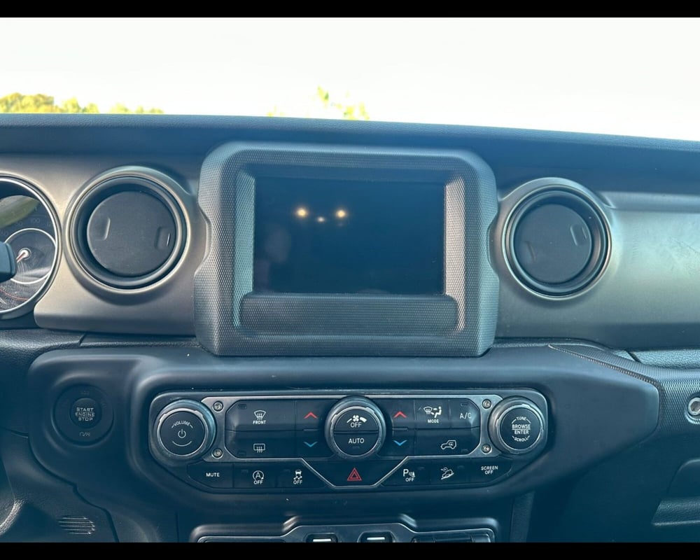 Jeep Wrangler usata a Lucca (14)