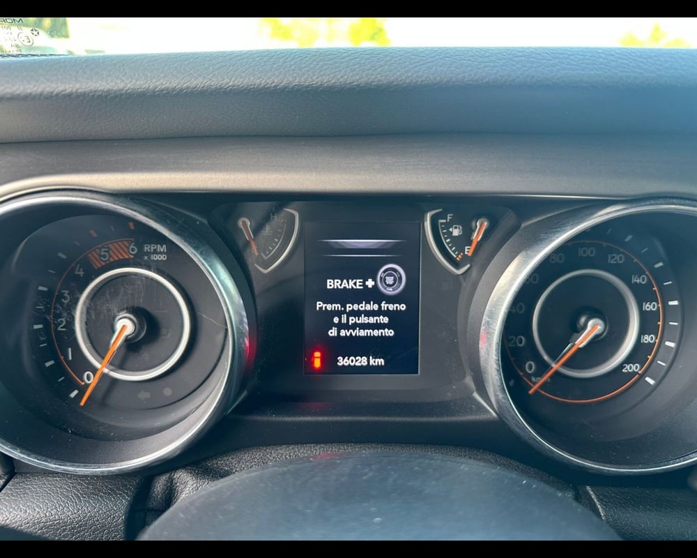 Jeep Wrangler usata a Lucca (9)