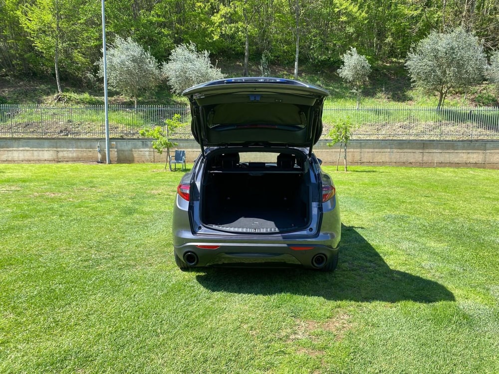 Alfa Romeo Stelvio usata a Salerno (12)