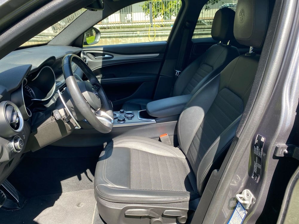 Alfa Romeo Stelvio usata a Salerno (6)