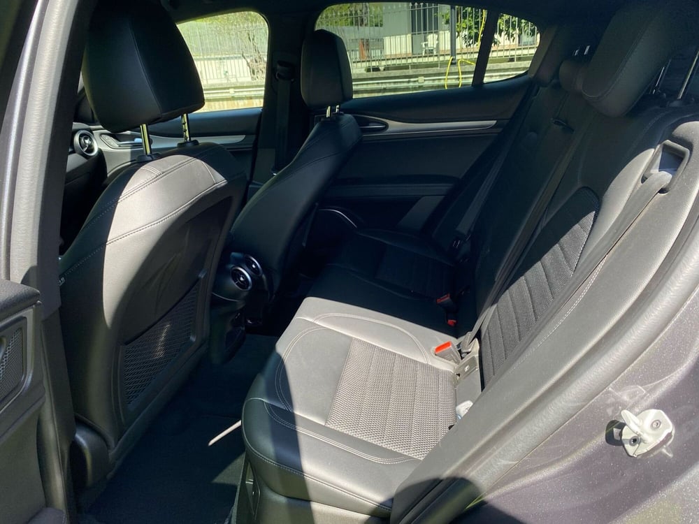 Alfa Romeo Stelvio usata a Salerno (7)
