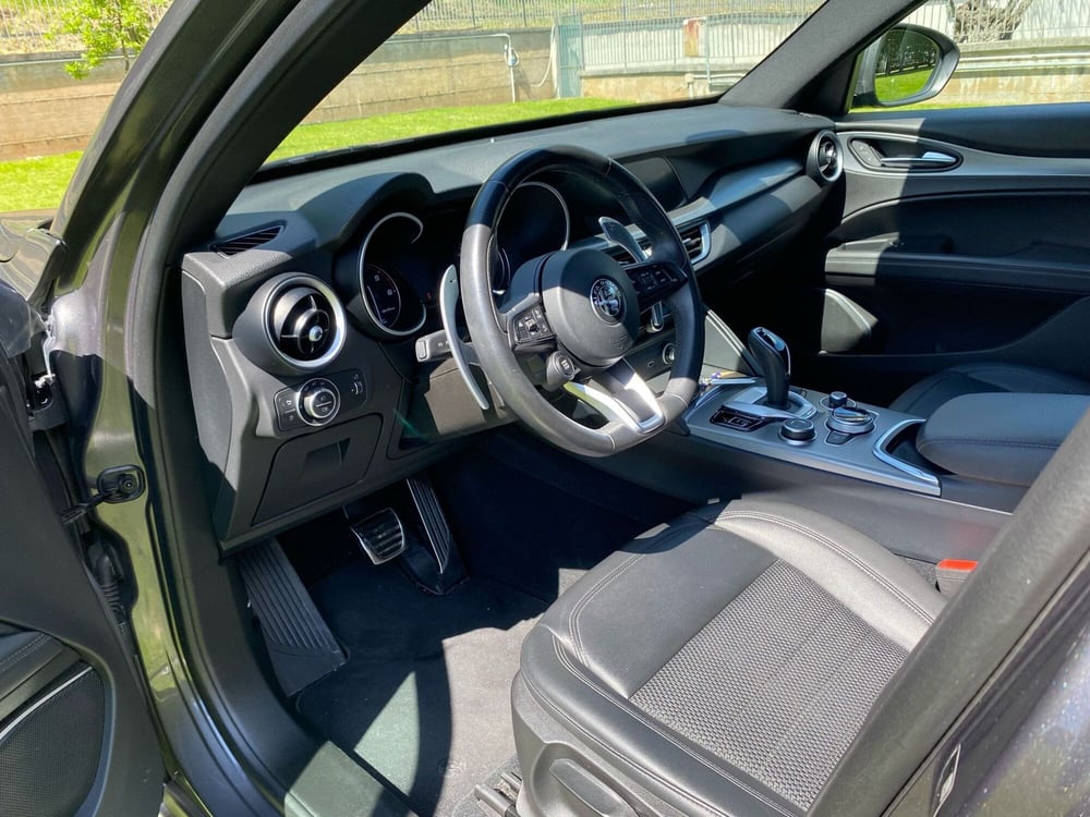 Alfa Romeo Stelvio usata a Salerno (8)