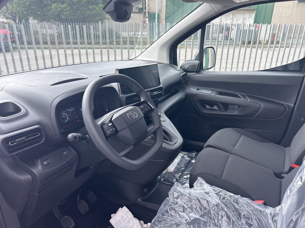 Toyota Proace City nuova a Bergamo (12)