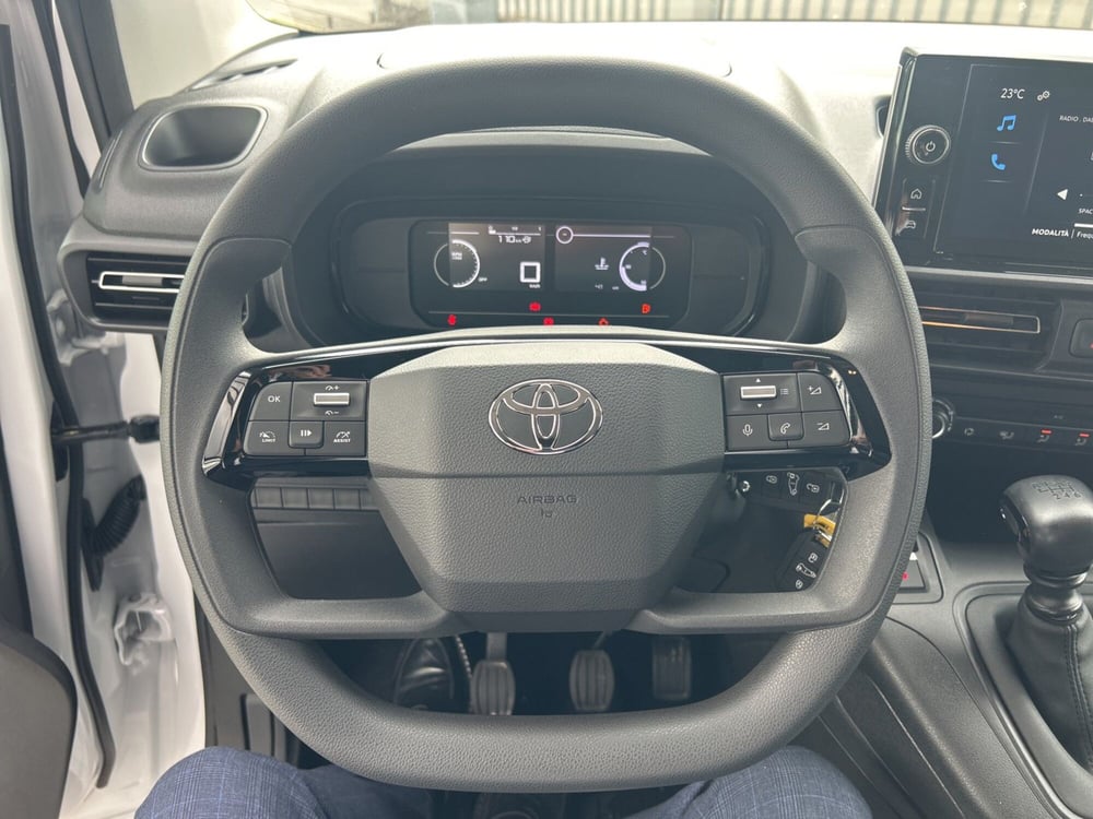 Toyota Proace City nuova a Bergamo (13)