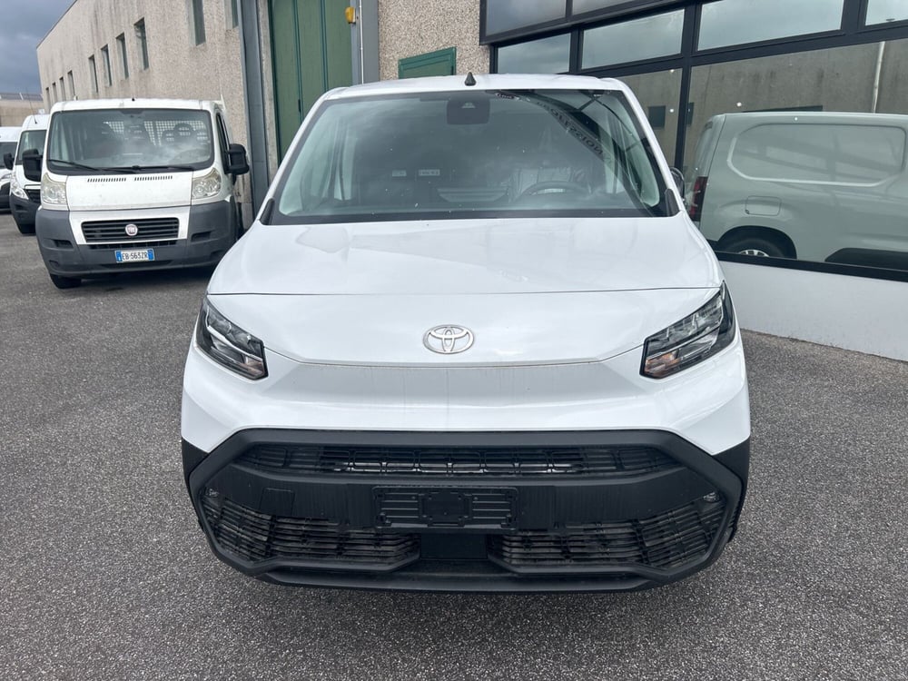 Toyota Proace City nuova a Bergamo (2)