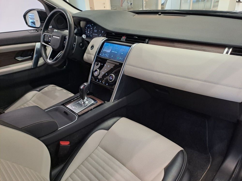 Land Rover Discovery Sport usata a Pavia (19)