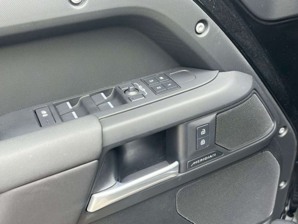 Land Rover Defender usata a Firenze (14)